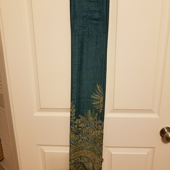 Scarf - Picture 2 of 4